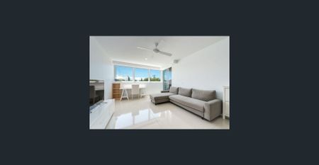 Spacious Furnished 2 Bedroom Apartment In The Heart Of Southport - Photo 4