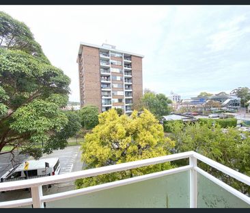 Sought-after Location 2-beds unit in West Ryde - Photo 3