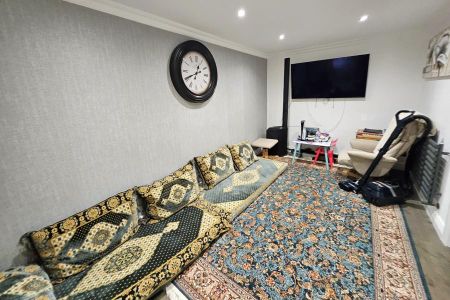 4 bedroom detached house to rent - Photo 3