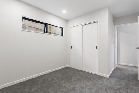 Modern Luxury - Unbeatable Location - Photo 2