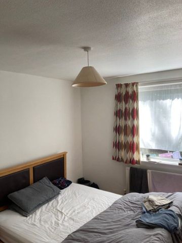 3 Bed Semi-Detached House, Kelso Gardens, LS2 - Photo 2