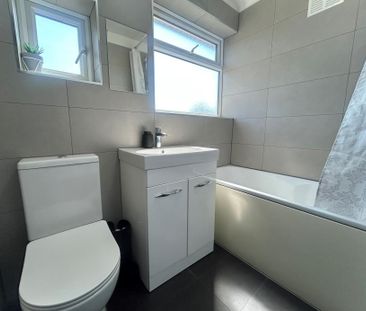3 bed end of terrace house to rent in St. Margarets Avenue, Cheam, SM3 - Photo 2
