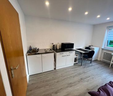 Vermietung eines Zimmers mit eigenem Bad und Balkonzugang - Photo 4