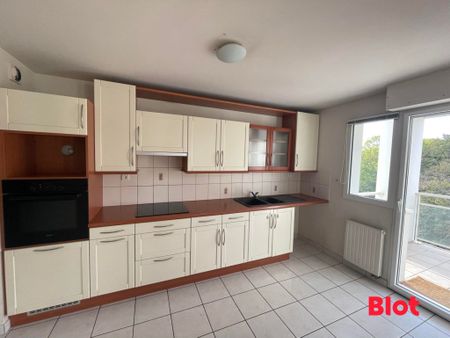 Location Appartement 4 pièces 116m² RENNES 35000 - Photo 2
