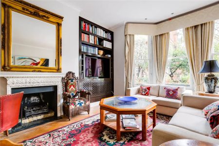 3 bedroom flat in South Kensington - Photo 2