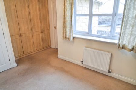 3 bed Town House - To Let - Photo 3