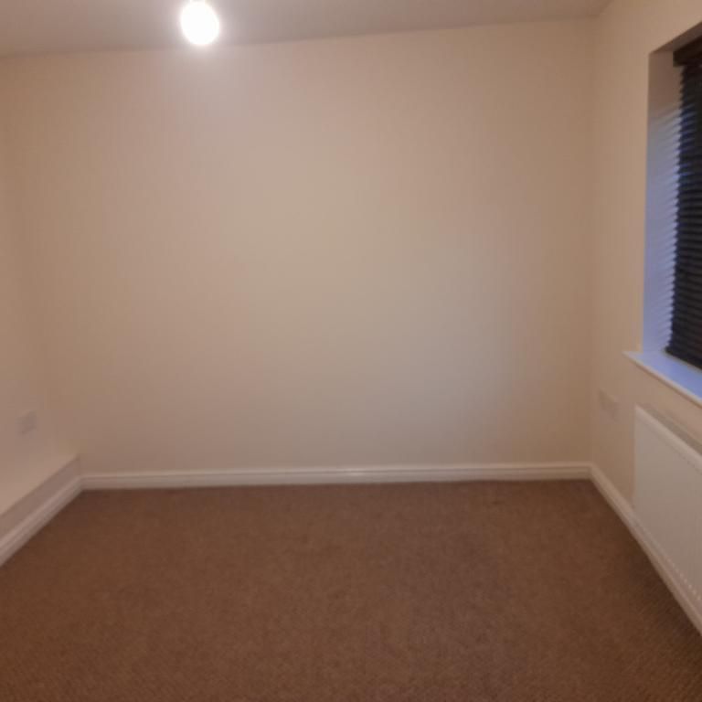 3 bedroom end of terrace house to rent - Photo 1