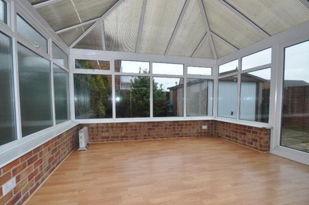 3 bedroom semi-detached house to rent - Photo 2