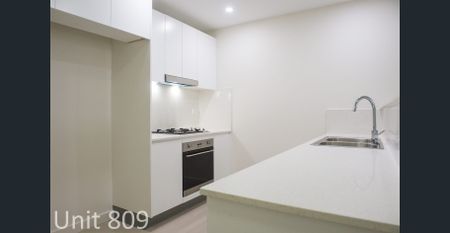 Gorgeous, Centrally Located Apartment with Ample Space - Photo 3