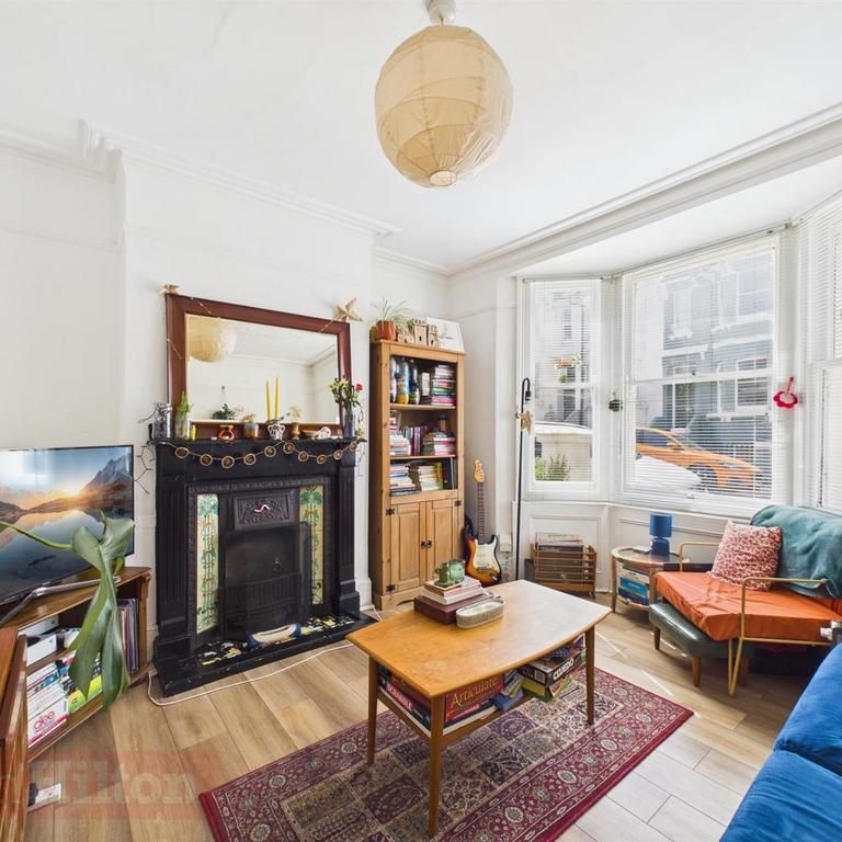 4 bedroom terraced house to rent - Photo 1