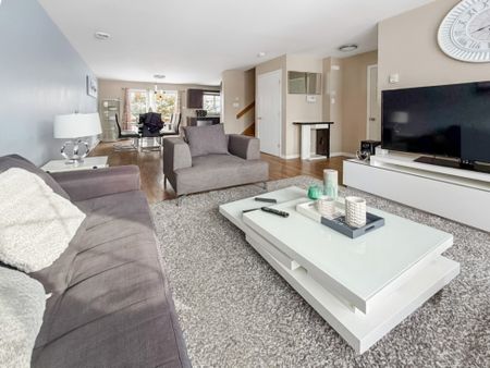 Maison à étages à louer - Mont-Saint-Hilaire - Photo 2