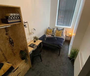 3 bedroom flat to rent - Photo 2