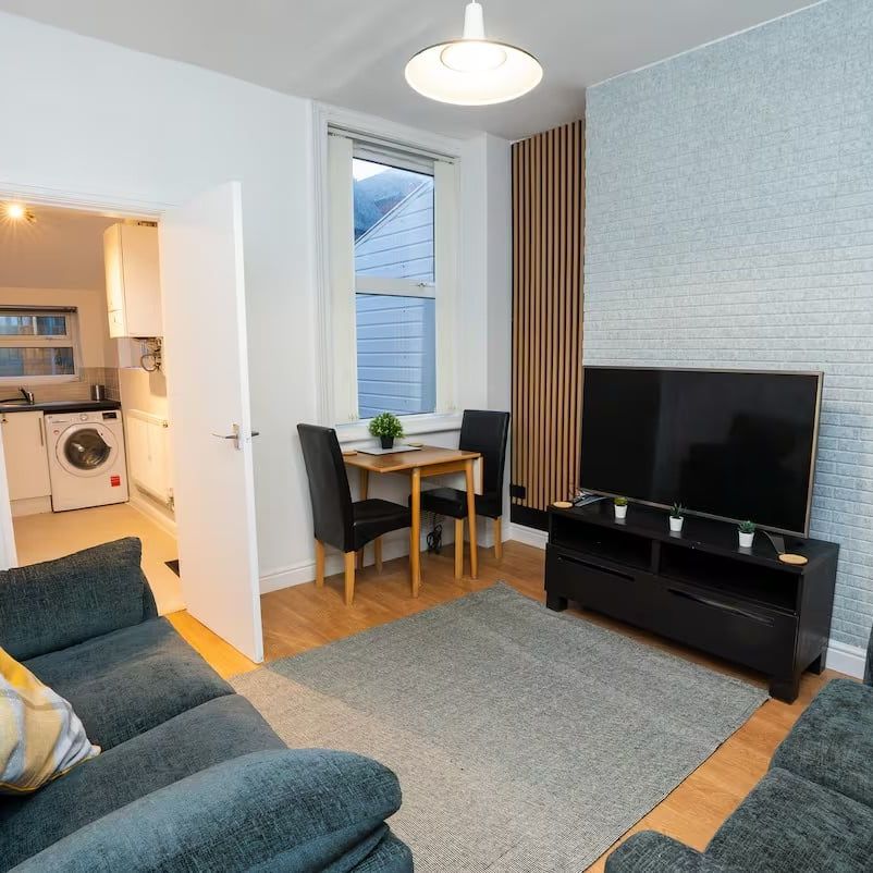 3 Bed Terraced House, Cedar Road, NG7 - Photo 1