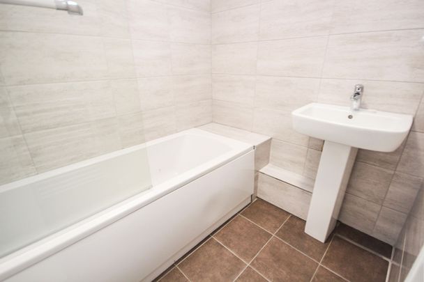 Stirling Road, Bournemouth, BH3 - Photo 1