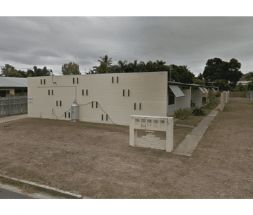 2/33 Surrey St, Hyde Park, Qld 4812 - Photo 2