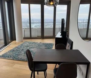 Sky Living im 32. Stock | Private Loge über der Alten Donau - Photo 1