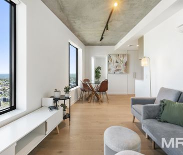 Furnished Southbank living with panoramic views - Photo 2