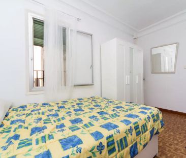 Double bed in Room in a shared 5-bedroom apartment for rent in Acac... - Photo 1
