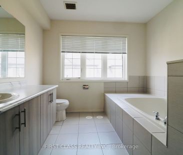 Townhouse For Lease | E8131020 - Photo 4