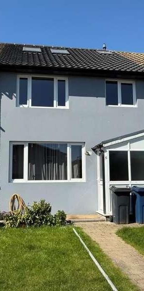 Orchard Park, Holmer Green, HP15 - Photo 1