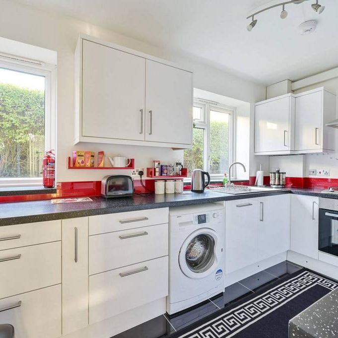 3 bedroom flat to rent - Photo 1