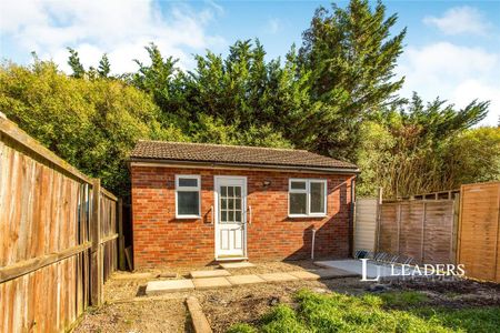 1 bedroom in a house share to rent - Photo 5