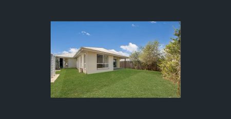 MODERN THREE BEDROOM FAMILY HOME - Photo 4