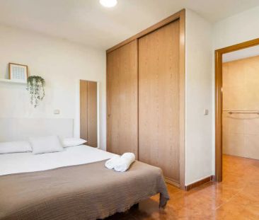 Room in a shared 34-bedroom apartment for rent in Nueva España - Foto 1