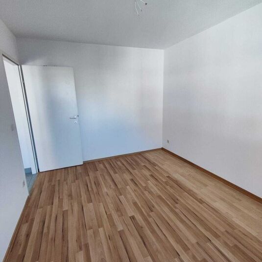 2 Zimmer Wohnung mit 8 m² Loggia inkl. Garagenplatz, 4. Liftstock, direkt bei U1 - Photo 1