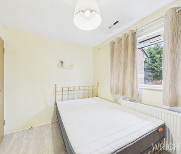 2 bedroom Mid Terraced House - Hatfield, Hertfordshire - Photo 4