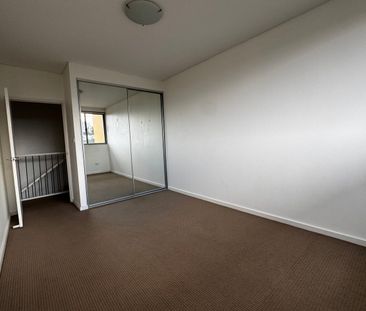 Two-Bedroom Apartment in Prime Location - Photo 2