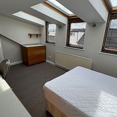 4-Bed Student Property in a Great Area - Photo 1