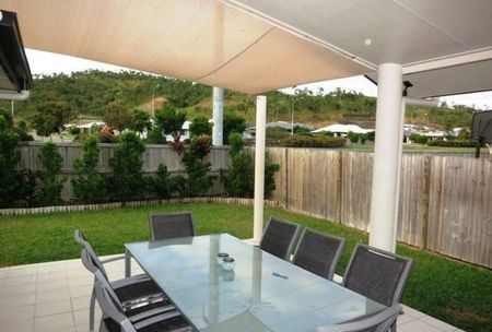 Modern, Easy Living - 30 Ellsworth Drive, Mount Louisa - Photo 2