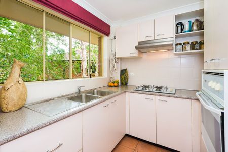 Tranquil Top-Floor Apartment with Leafy Outlook - Photo 2