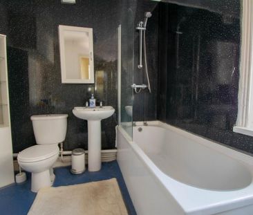 4 bedroom terraced house to rent - Photo 2