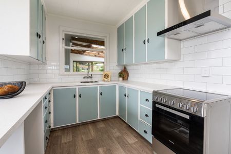 Stunning Harbour Views & Recently Renovated - Photo 2