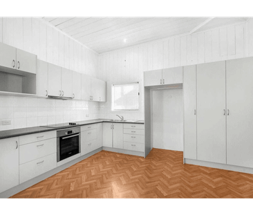 In the heart of Wynnum, moments to the Wynnum waterfront, break lease - Photo 4