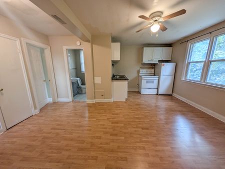 All Inclusive 2 Bedroom Upper Unit in St. Catharines!! - Photo 4