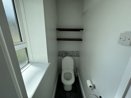 1 Bed Flat, Markham House, SE21 - Photo 2