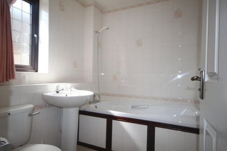 3 bedroom detached house to rent - Photo 4