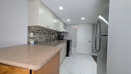 For Lease - 259 Queen Mary Drive, Brampton, Ontario - Photo 4