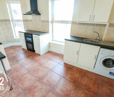 3 bedroom flat to rent - Photo 4