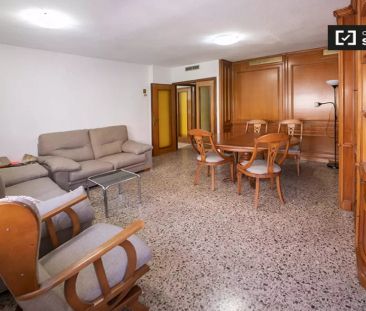 Single Bed in Rooms for rent in 4-bedroom apartment in Valencia. - Photo 2
