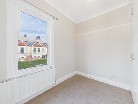 4 bedroom flat to rent - Photo 3