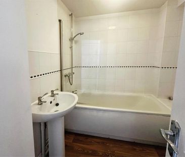 1 bedroom penthouse to rent - Photo 3