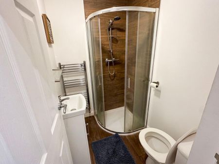 1 bedroom in a house share to rent - Photo 5