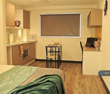 Studio to rent - Photo 6