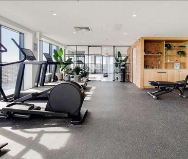 Uncle Southall, Southall, UB2 - Photo 1