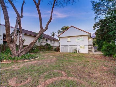 23 Newcastle Street, Fairfield QLD 4103 - House For Rent - $750 | Domain - Photo 5