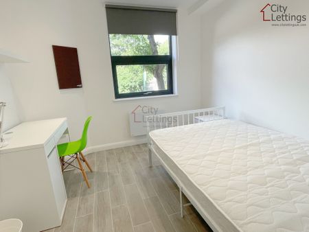 4 Bedroom Apartment - Photo 5